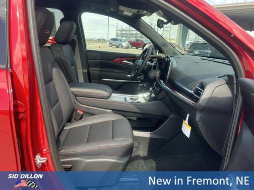 Radiant Red Tintcoat 2026 Chevrolet Traverse AWD Z71