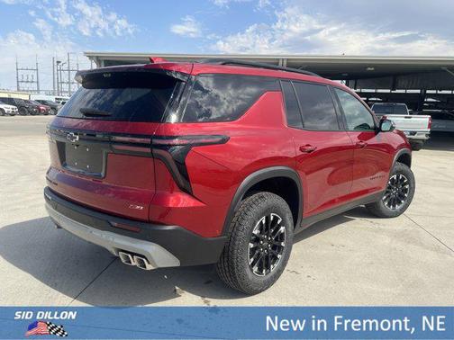 Radiant Red Tintcoat 2026 Chevrolet Traverse AWD Z71