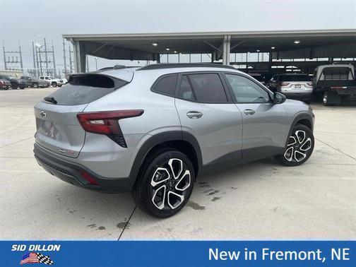 Sterling Gray Metallic 2026 Chevrolet Trax FWD 2RS