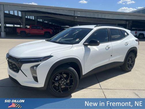 Summit White 2026 Chevrolet Trax LT