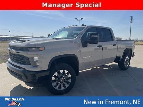 White Sands 2026 Chevrolet Silverado 2500 Custom