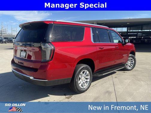 Radiant Red Tintcoat 2026 Chevrolet Suburban LT