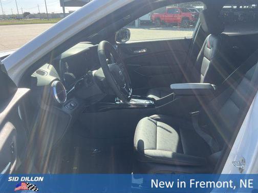Summit White 2026 Chevrolet Trax FWD 2RS