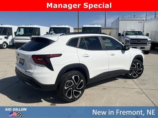 Summit White 2026 Chevrolet Trax FWD 2RS