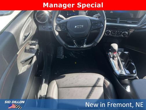 Summit White 2026 Chevrolet Trax FWD 2RS