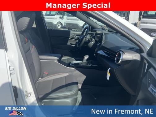 Summit White 2026 Chevrolet Trax FWD 2RS
