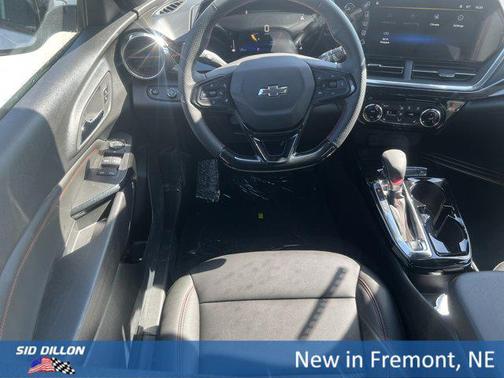 Summit White 2026 Chevrolet Trax FWD 2RS