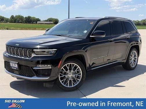 Diamond Black Crystal Pearlcoat 2023 Jeep Grand Cherokee Summit