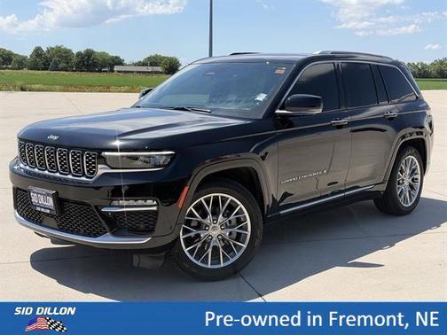 Diamond Black Crystal Pearlcoat 2023 Jeep Grand Cherokee Summit