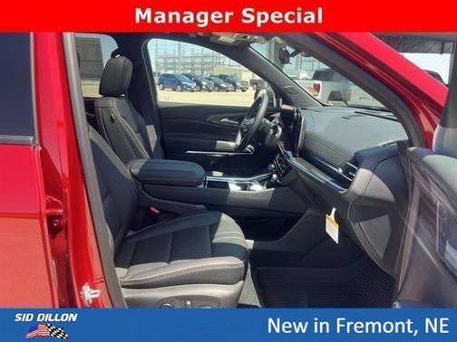 Radiant Red Tintcoat 2026 Chevrolet Traverse High Country