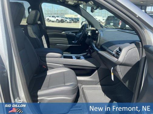Sterling Gray Metallic 2026 Chevrolet Traverse LT