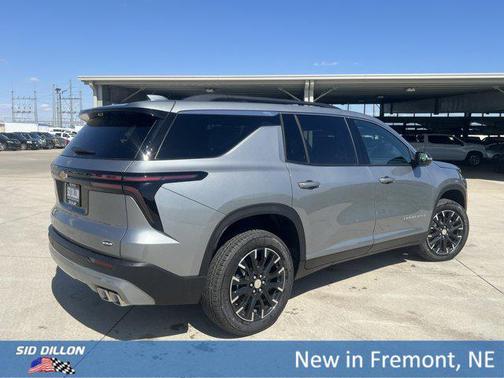 Sterling Gray Metallic 2026 Chevrolet Traverse LT