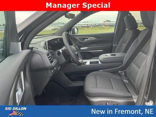 Mosaic Black Metallic 2026 Chevrolet Traverse LT