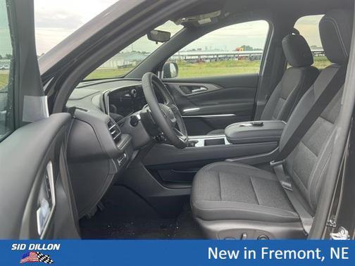 Mosaic Black Metallic 2026 Chevrolet Traverse LT
