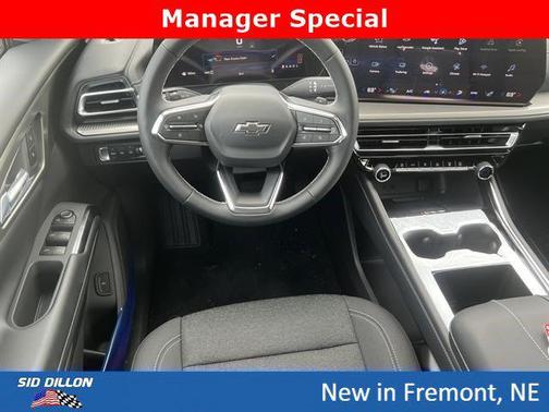 Mosaic Black Metallic 2026 Chevrolet Traverse LT