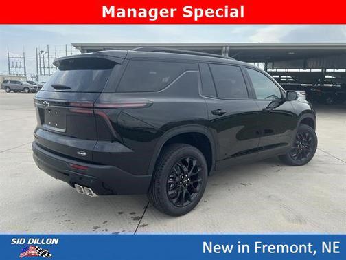 Mosaic Black Metallic 2026 Chevrolet Traverse LT