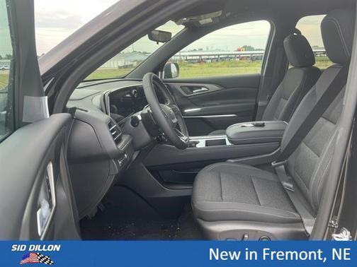 Mosaic Black Metallic 2026 Chevrolet Traverse LT