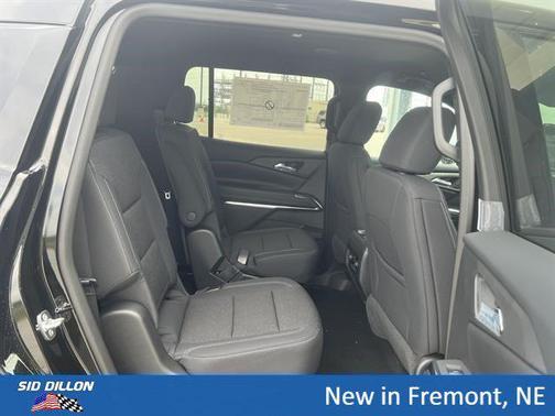 Mosaic Black Metallic 2026 Chevrolet Traverse LT