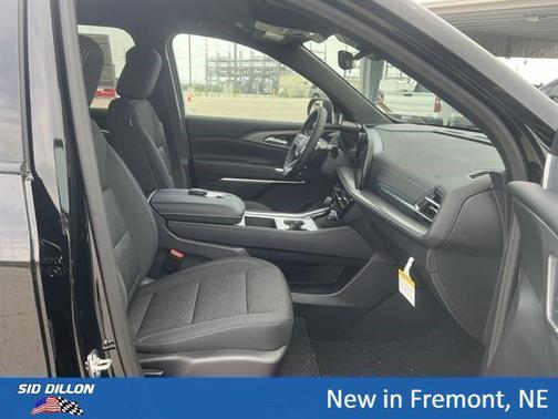 Mosaic Black Metallic 2026 Chevrolet Traverse LT