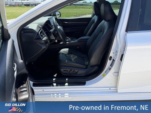 Ice Cap 2023 Toyota Camry SE