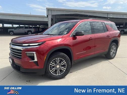 Radiant Red Tintcoat 2026 Chevrolet Traverse LT