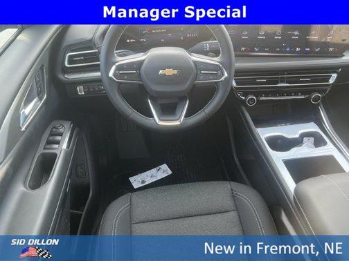 Mosaic Black Metallic 2026 Chevrolet Traverse LT