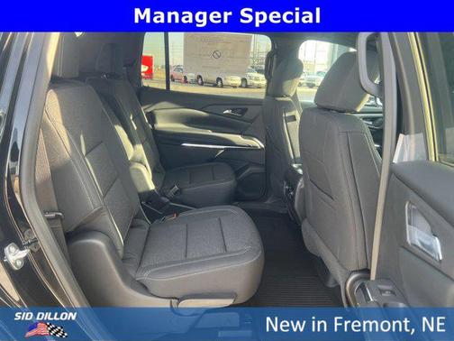 Mosaic Black Metallic 2026 Chevrolet Traverse LT