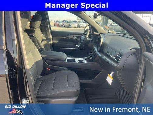 Mosaic Black Metallic 2026 Chevrolet Traverse LT