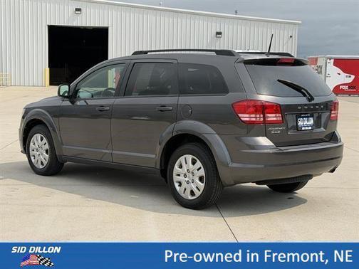 Granite Pearlcoat 2018 Dodge Journey SE