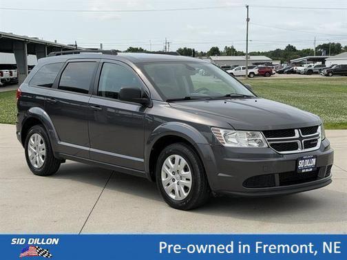 Granite Pearlcoat 2018 Dodge Journey SE