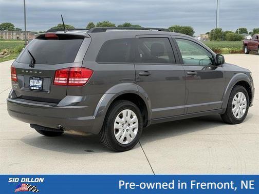 Granite Pearlcoat 2018 Dodge Journey SE