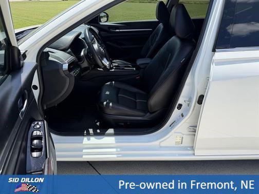 Pearl White Tricoat 2023 Nissan Altima SR FWD