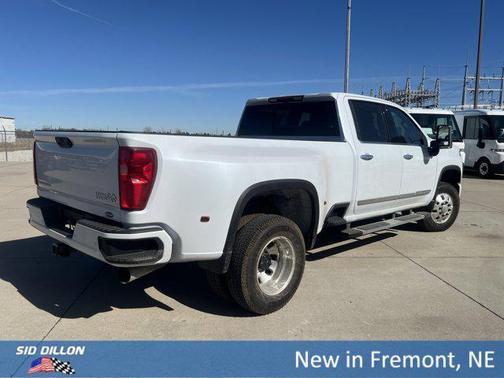 Polar White Tricoat 2026 Chevrolet Silverado 3500 High Country