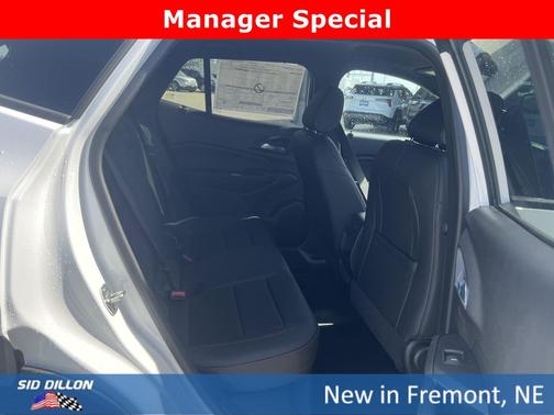 Summit White 2026 Chevrolet Trax FWD 2RS