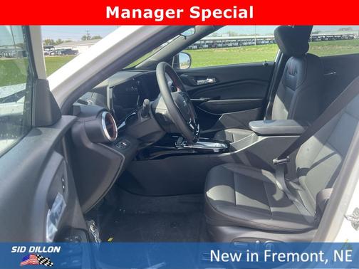 Summit White 2026 Chevrolet Trax FWD 2RS