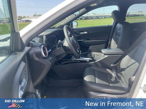 Summit White 2026 Chevrolet Trax FWD 2RS