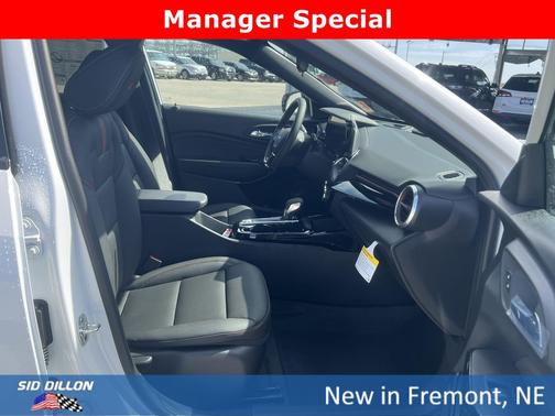 Summit White 2026 Chevrolet Trax FWD 2RS