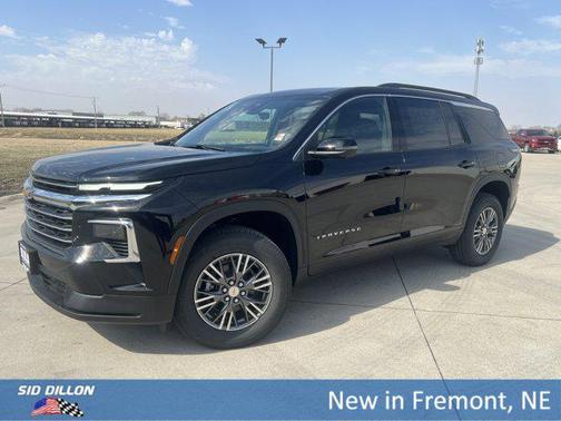 Mosaic Black Metallic 2026 Chevrolet Traverse LT