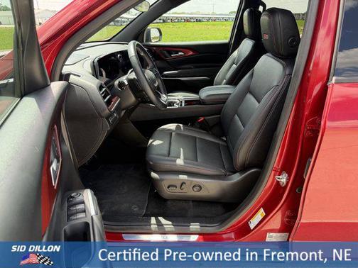 Radiant Red Tintcoat 2025 Chevrolet Traverse AWD Z71
