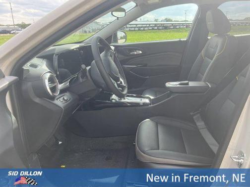 White Sands 2026 Chevrolet Trax FWD ACTIV