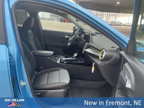 Marina Blue Metallic 2026 Chevrolet Trax LT