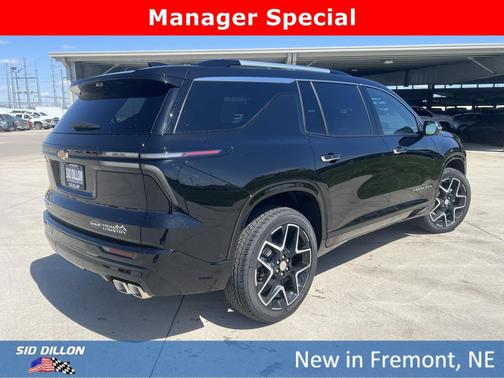 Mosaic Black Metallic 2026 Chevrolet Traverse High Country
