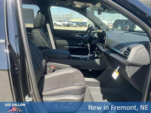 Mosaic Black Metallic 2026 Chevrolet Traverse High Country