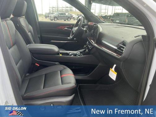 Polar White Tricoat 2026 Chevrolet Traverse RS