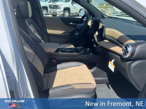Polar White Tricoat 2027 Chevrolet Equinox ACTIV AWD