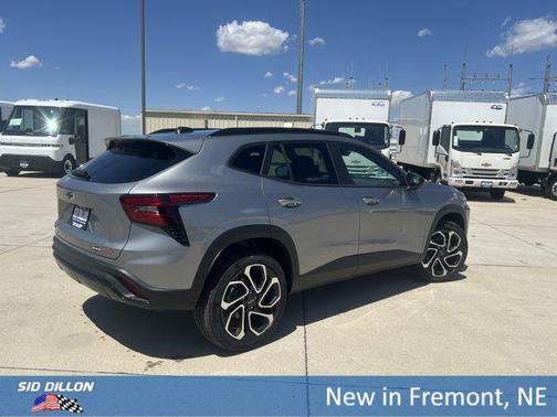 Sterling Gray Metallic 2026 Chevrolet Trax FWD 2RS