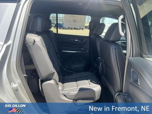 Sterling Gray Metallic 2026 Chevrolet Traverse LT