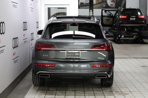 2023 Audi Q5 45 S line Premium Plus