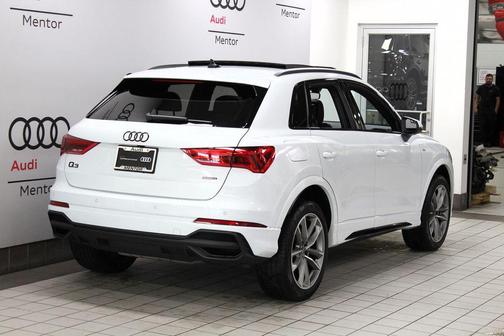 2023 Audi Q3 45 S line Premium