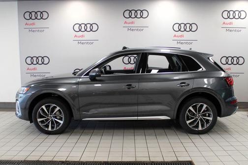 Daytona Gray Pearl Effect 2024 Audi Q5 45 S line quattro Premium